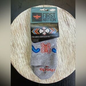 Thorlos First Nation  Quarter Crew Socks Unisex Medium Gray Water Spider New